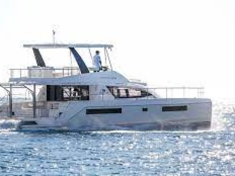 Motorboat hire in Phuket Yacht Haven Marina - Leopard Leopard 43