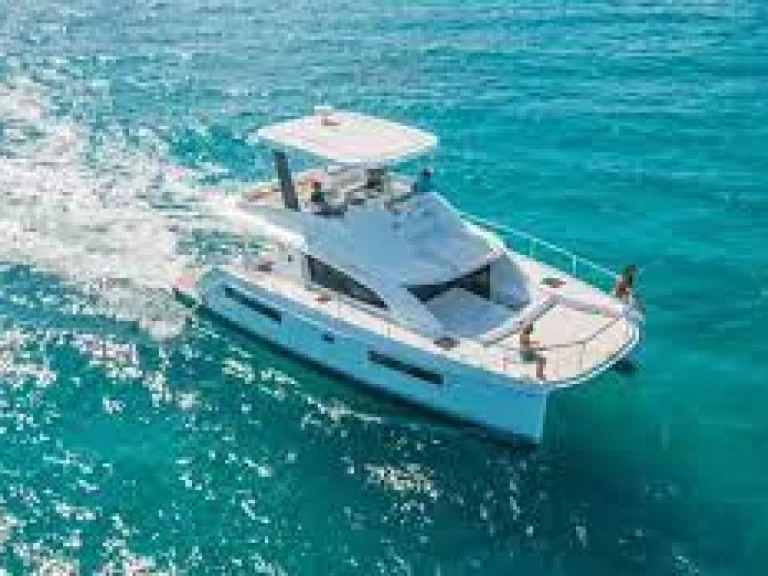Hire Motorboat with or without skipper Leopard Phuket Yacht Haven Marina
