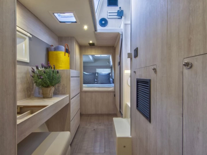 Hire Motorboat Leopard with a boat licence