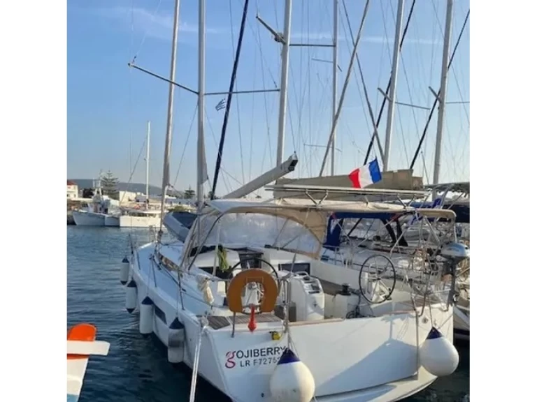 Hire a Jeanneau Sun Odyssey 440 Paros (Island)