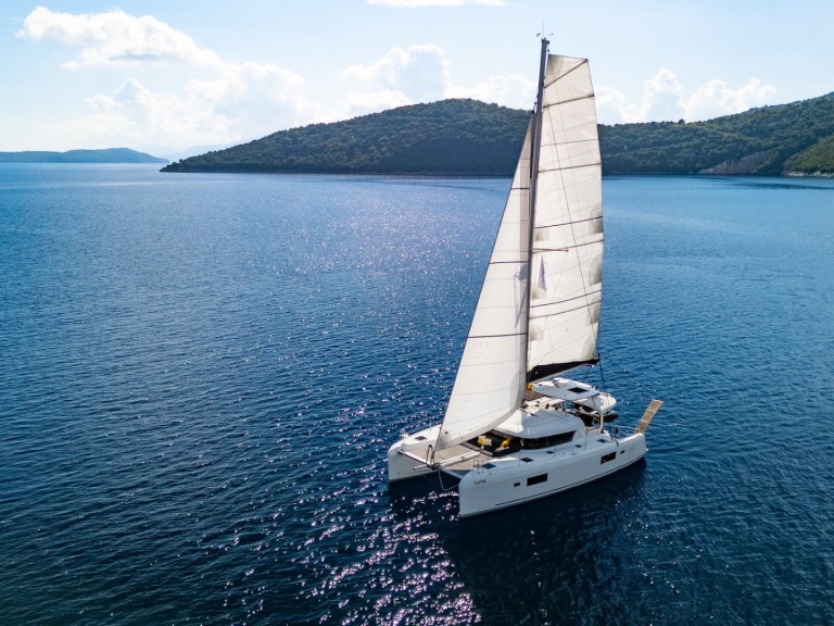 Hire Catamaran Lagoon with a boat licence