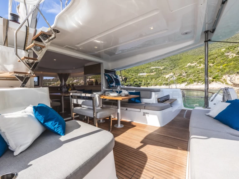 Hire a Lagoon Lagoon 43 Lefkáda