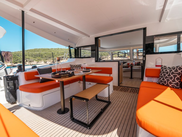Catamaran to hire Lefkáda at the best price