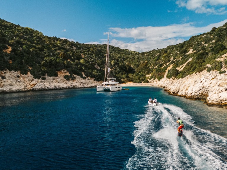 Charter a Lagoon Lagoon 51 in Lefkáda on Samboat