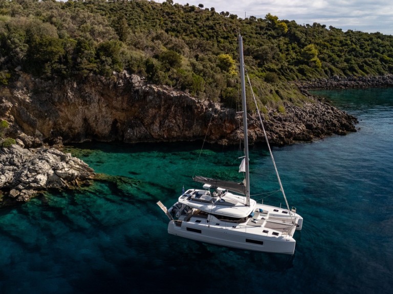 Catamaran to hire Lefkáda at the best price