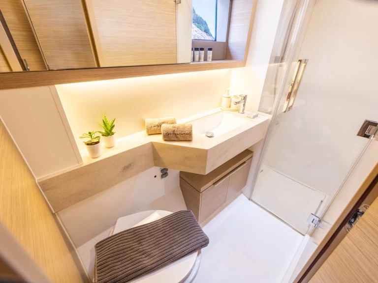 Hire Catamaran Lagoon with a boat licence