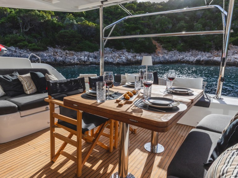 Hire a Lagoon Lagoon 51 Lefkáda