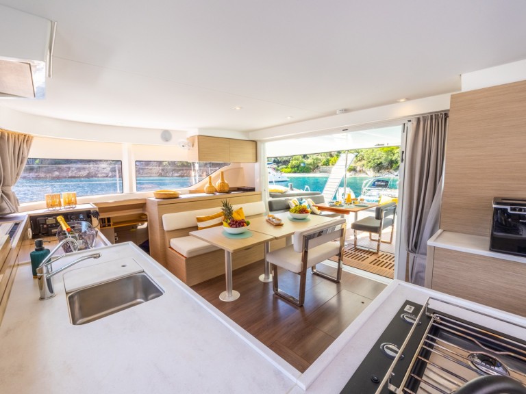 Hire Catamaran Lagoon with a boat licence