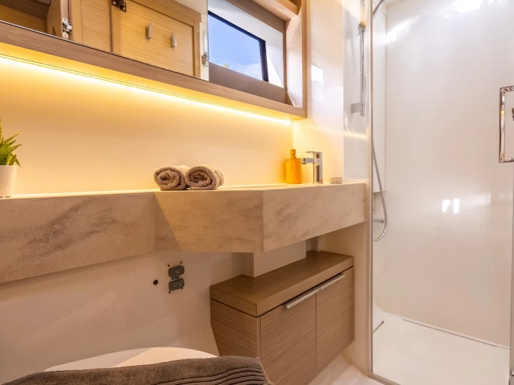 Catamaran hire in Lefkáda - Lagoon Lagoon 51