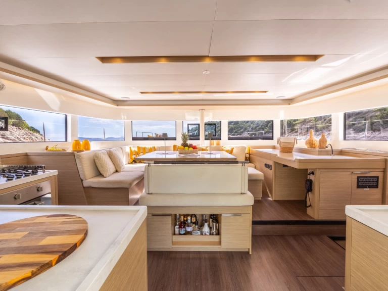 Hire Catamaran with or without skipper Lagoon Lefkáda