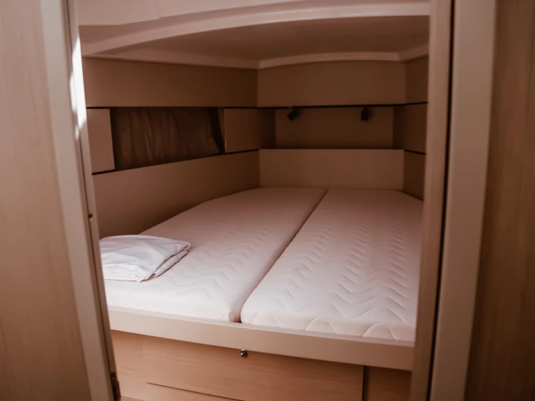 Hire Sailboat Bénéteau with a boat licence