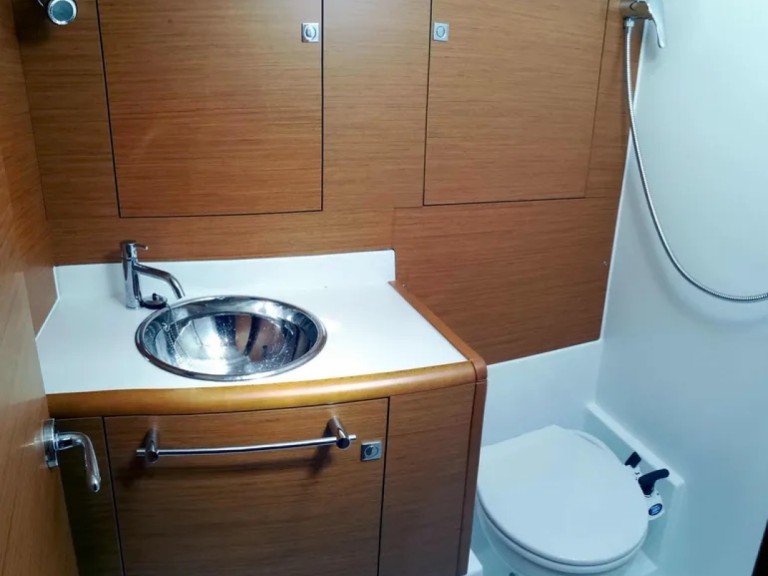 Hire a Jeanneau Sun Odyssey 449 Agropoli