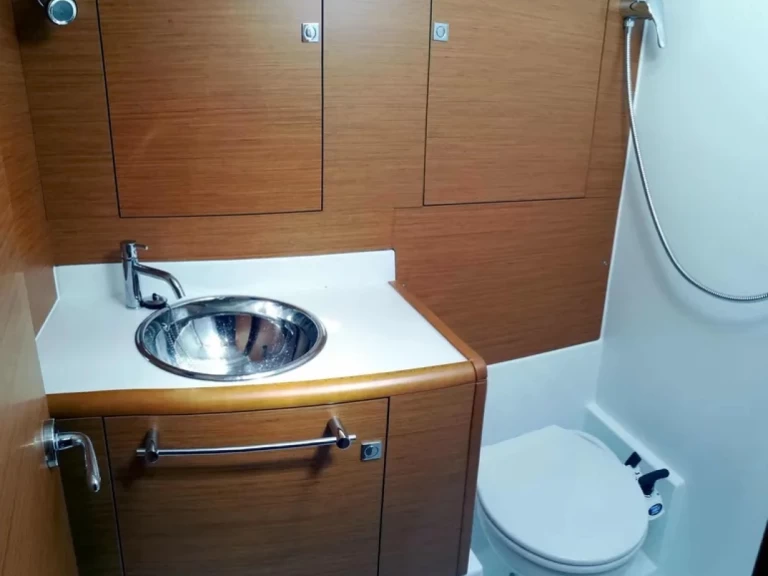 Hire a Jeanneau Sun Odyssey 449 Agropoli