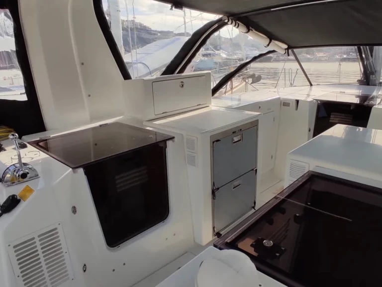 Charter a Jeanneau Sun Loft 47 in Agropoli on Samboat