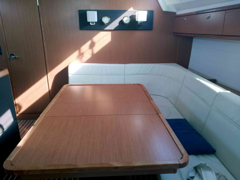 Sailboat hire in Agropoli - Bavaria Cruiser 46