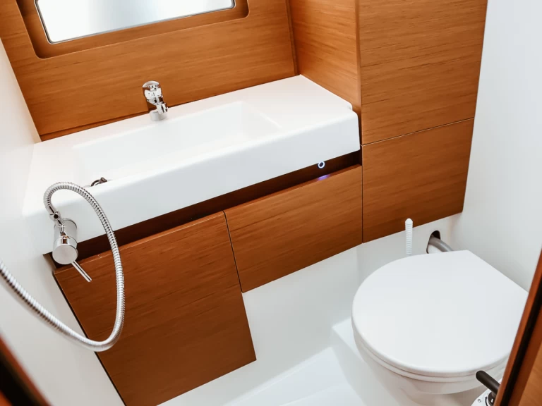 Sailboat hire in Olbia - Jeanneau Sun Loft 47