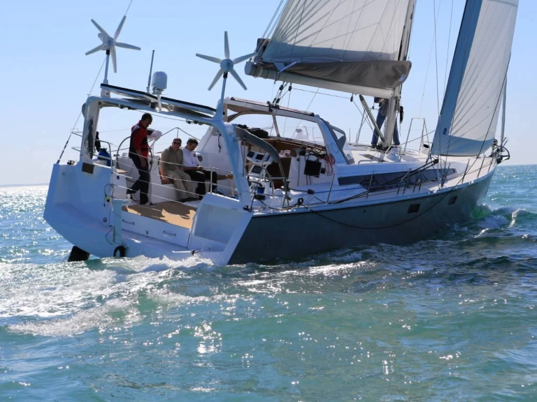Sailboat to hire Le Marin at the best price