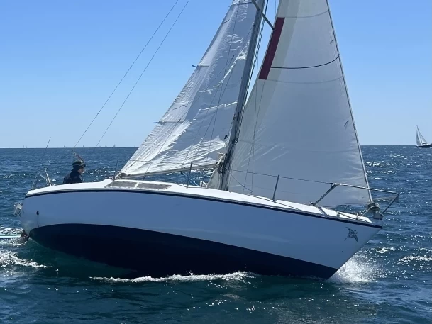 Hire Sailboat with or without skipper Jeanneau Port la Forêt