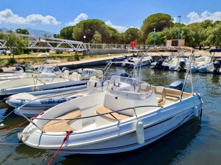 Yacht charter Saint-Florent - Jeanneau Cap Camarat 5.5 CC on SamBoat