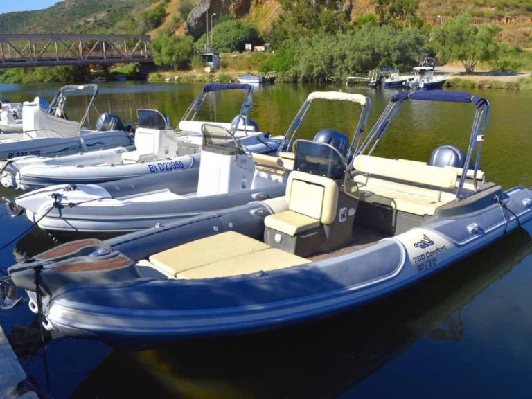 Hire RIB Motonautica-Vesuviana with a boat licence