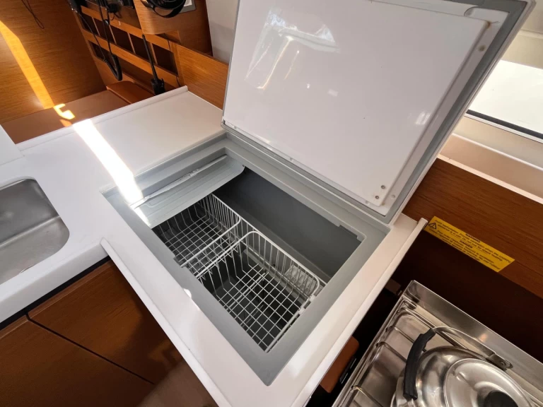 Hire Sailboat with or without skipper Jeanneau Palma de Mallorca