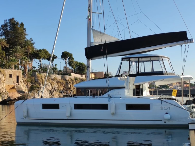 Catamaran to hire Kaštela at the best price