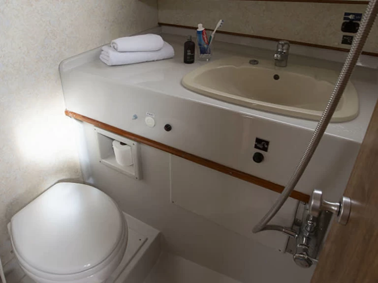 Motorboat to hire Carrick on Shannon at the best price