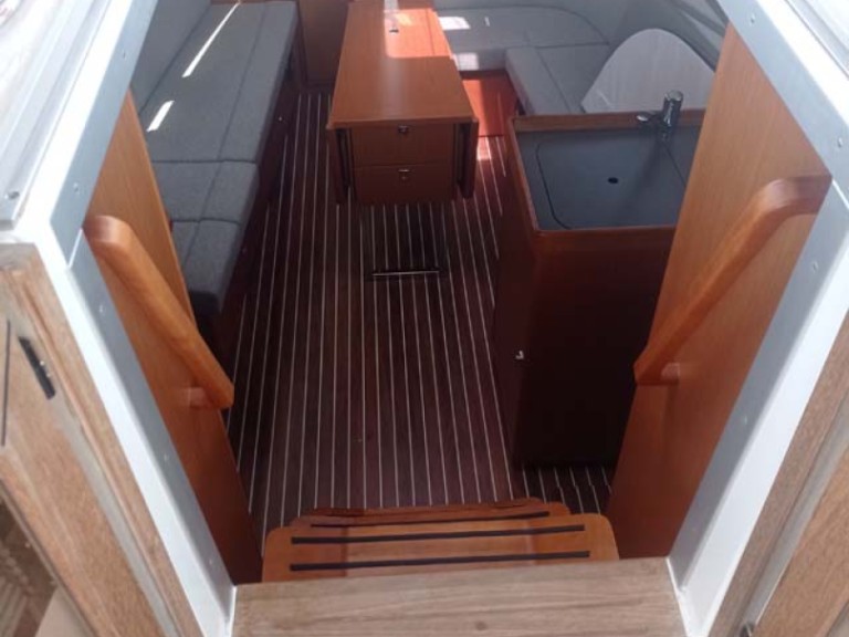 Charter a Bavaria Cruiser 34 in Deme of Volos on Samboat