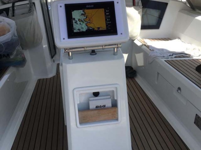 Sailboat hire in Split - Bénéteau Oceanis 38.1