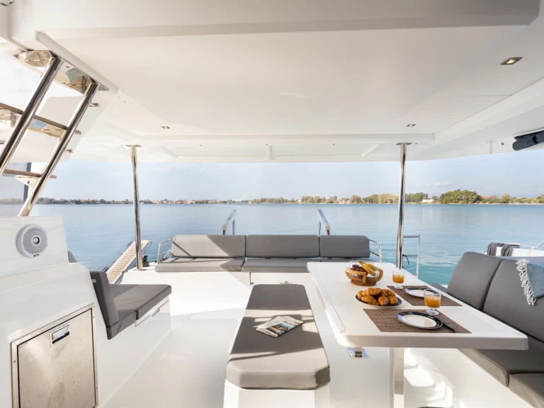 Hire Catamaran with or without skipper Fountaine Pajot Préveza