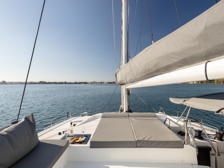 Hire Catamaran Fountaine Pajot with a boat licence