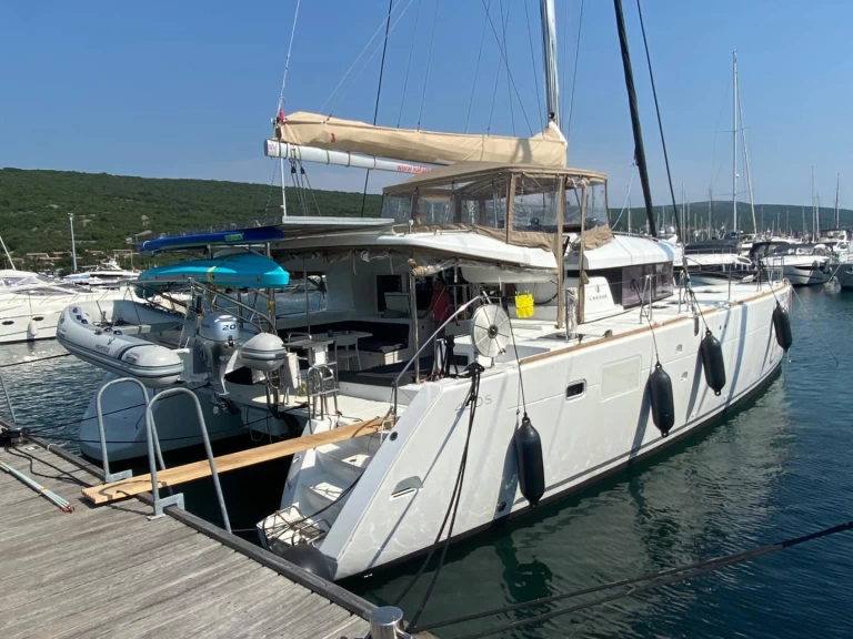 Hire a Lagoon Lagoon 450 Sport Top Punat