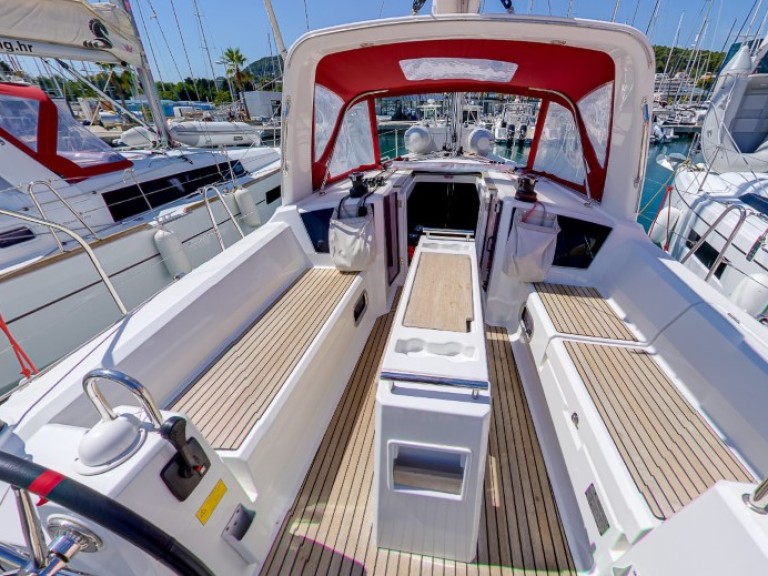 Hire Sailboat Bénéteau with a boat licence