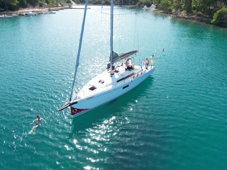 Hire Sailboat Bénéteau with a boat licence