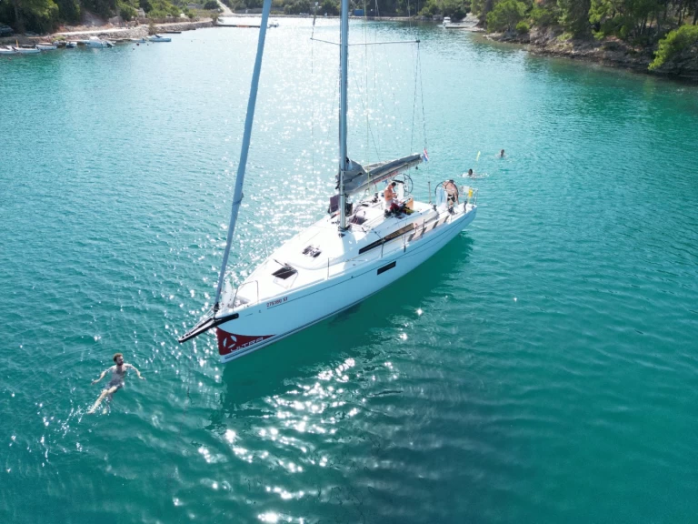 Hire Sailboat Bénéteau with a boat licence