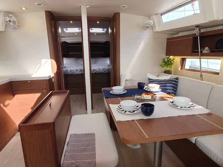 Hire a Bénéteau Oceanis 46.1 Split