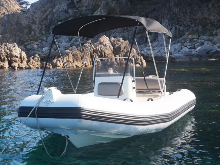 Hire RIB Zodiac with a boat licence