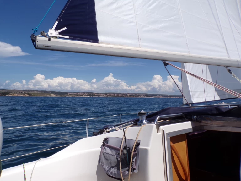 Hire a Bavaria Bavaria 30 Cruiser Port-Camargue