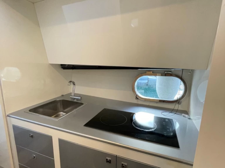 Hire Motorboat Rio with a boat licence