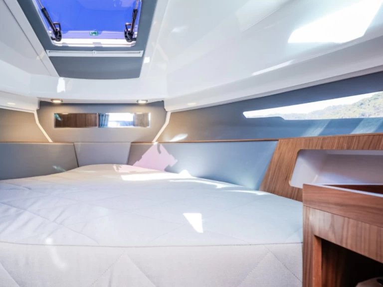 Luxury Yacht to hire Sukošan at the best price