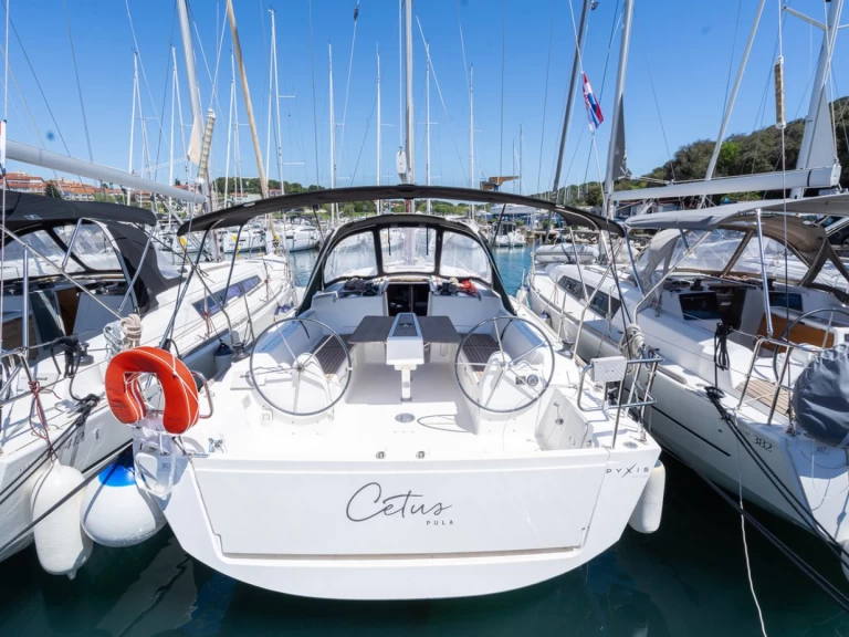 Sailboat to hire Pula at the best price