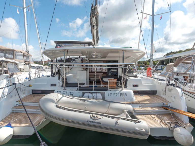 Catamaran to hire Pula at the best price
