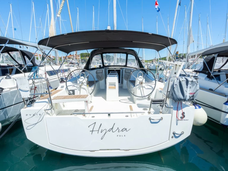 Hire a Bénéteau Oceanis 38.1 Pula