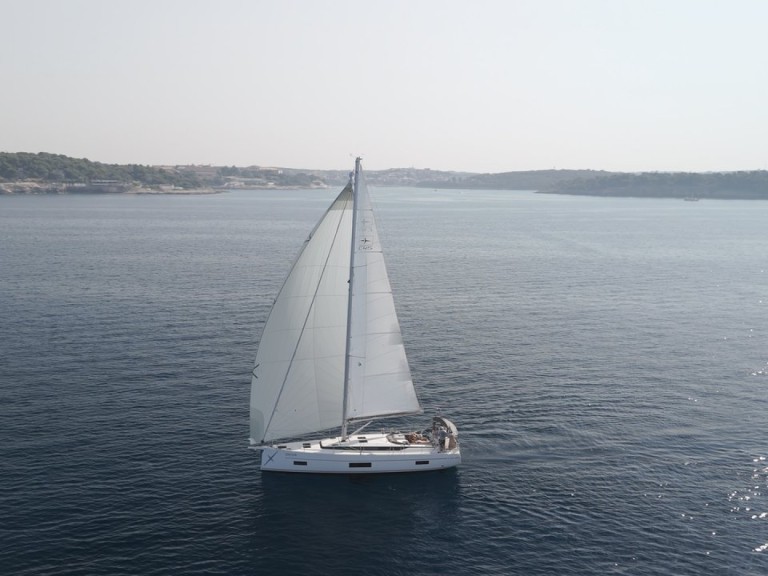 Charter a Bavaria Bavaria C45 in Pula on Samboat