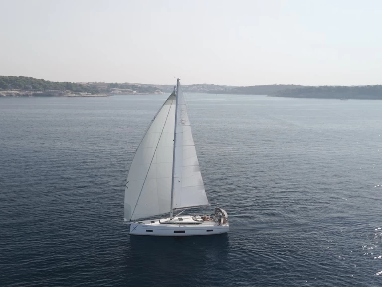 Charter a Bavaria Bavaria C45 in Pula on Samboat