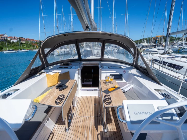 Hire Sailboat Bavaria with a boat licence