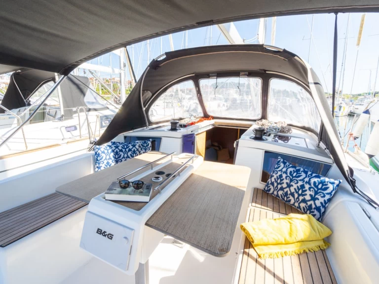 Hire Sailboat with or without skipper Dufour Pula