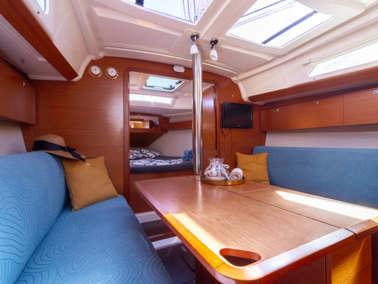 Sailboat to hire Pula at the best price