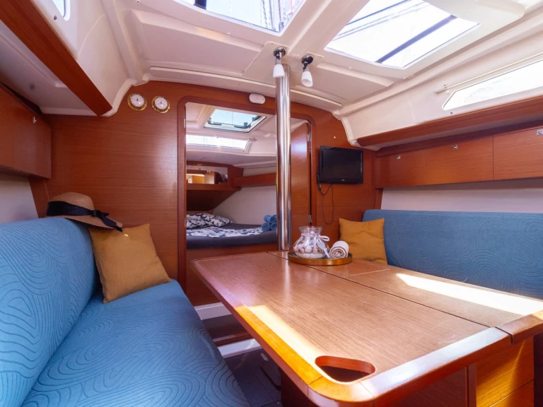 Sailboat to hire Pula at the best price