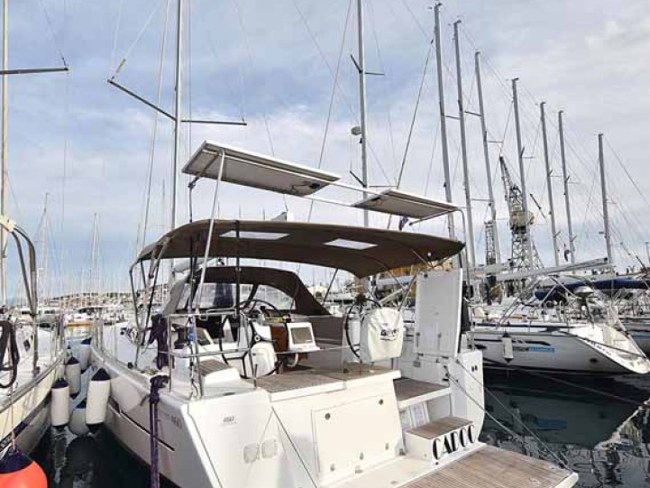 Sailboat to hire Pula at the best price